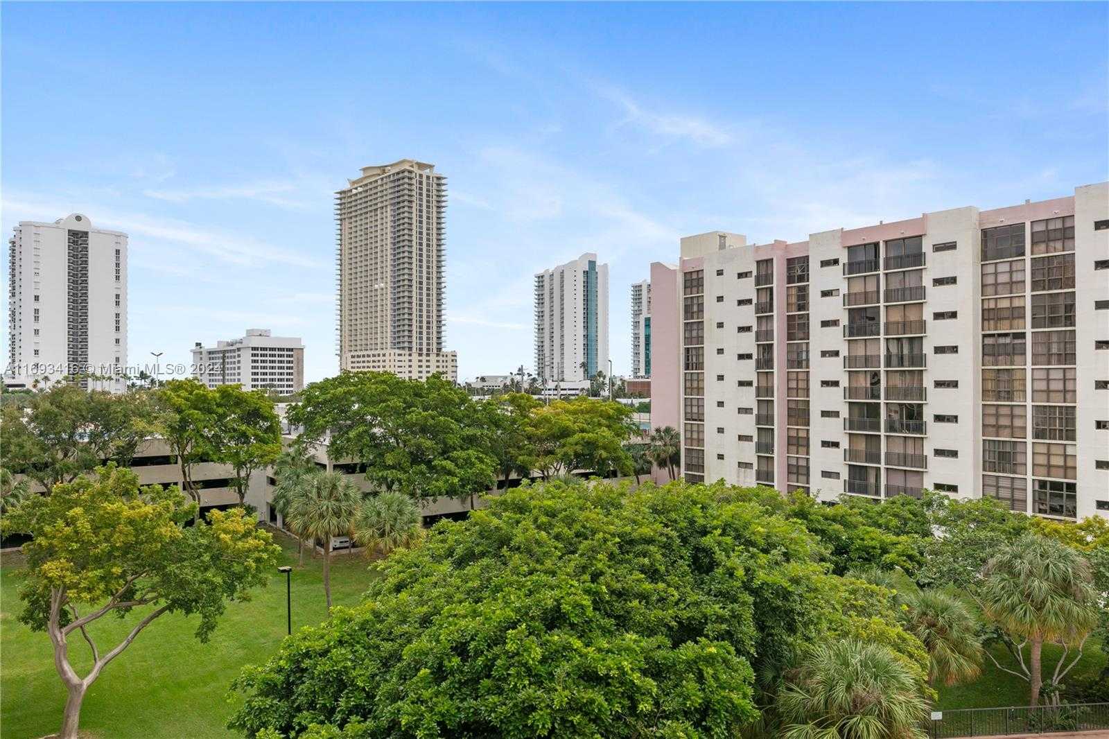 Small Image of 17011 NORTH BAY RD #612, Sunny Isles Beach Number 2