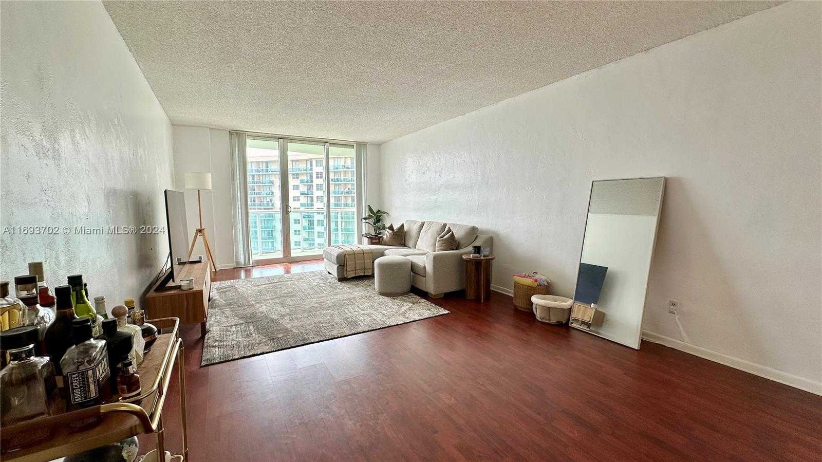 Small Image of 19380 COLLINS AVE #1425, Sunny Isles Beach Number 4