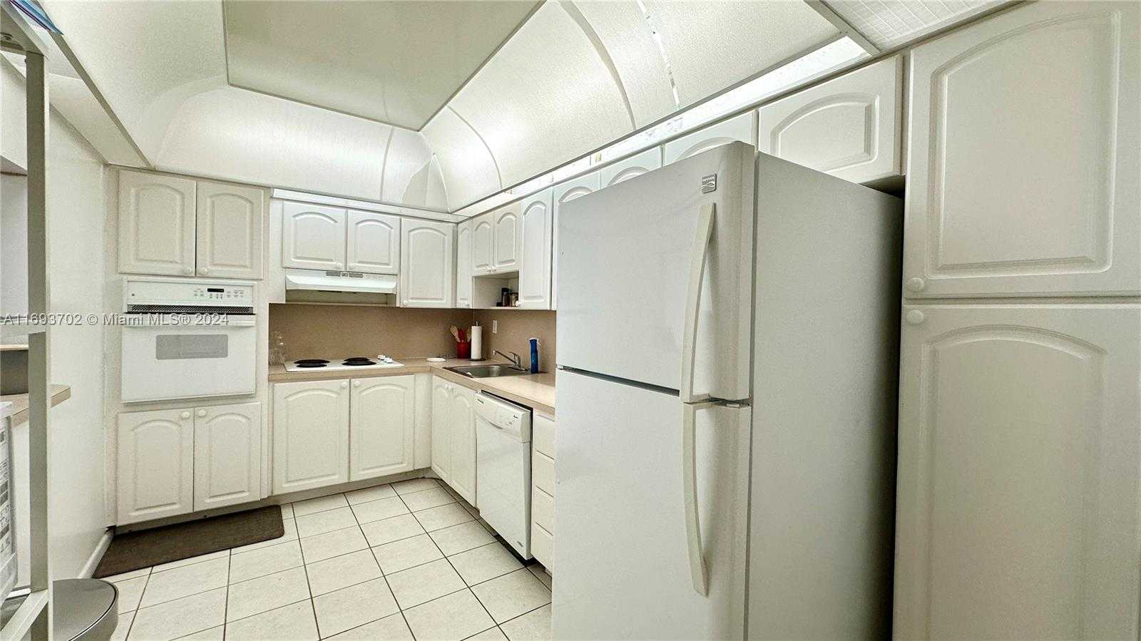 Small Image of 19380 COLLINS AVE #1425, Sunny Isles Beach Number 9