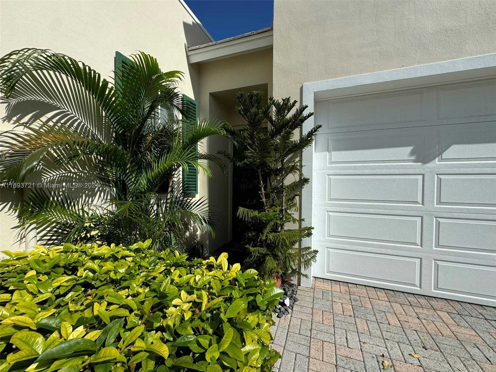 Small Image of 17330 BERMUDA VILLAGE DR, Boca Raton Number 2