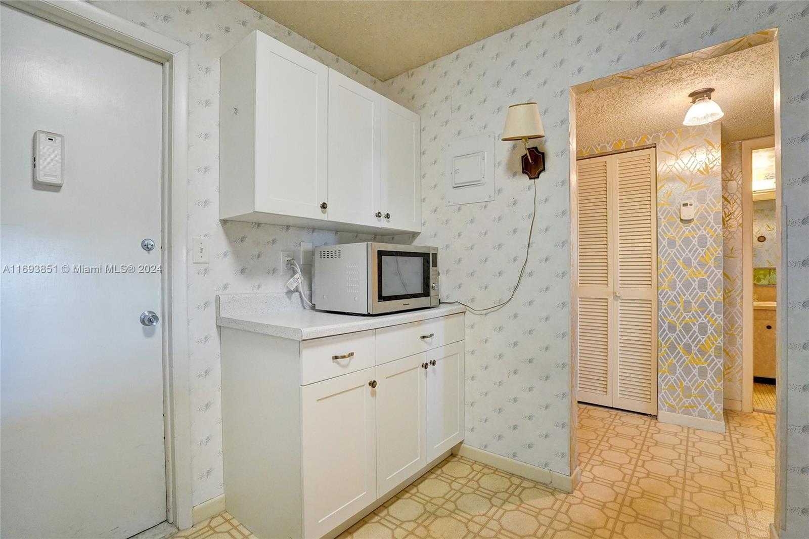 Small Image of 1400 SOUTH OCEAN DR #303, Hollywood Number 30