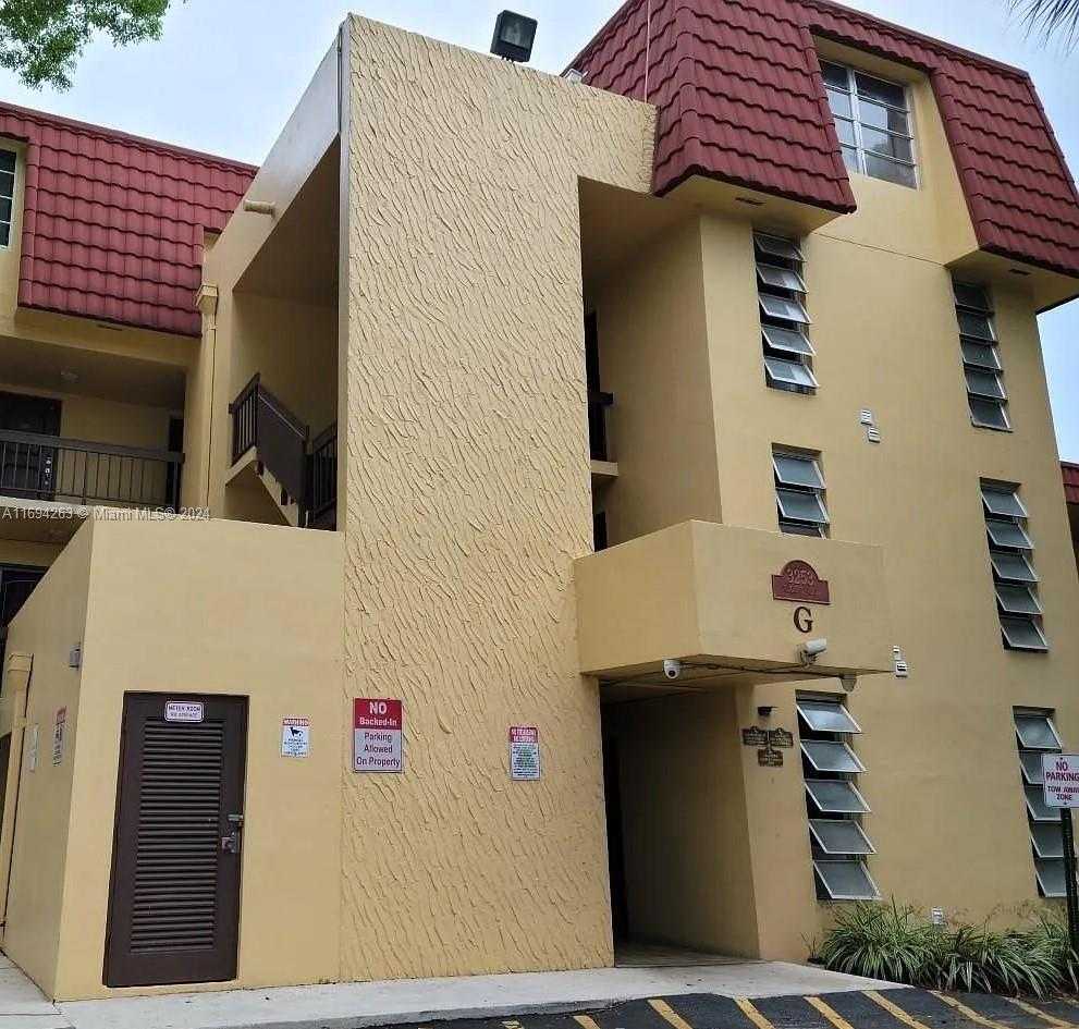 Small Image of 3253 FOXCROFT RD #G107, Miramar Number 4