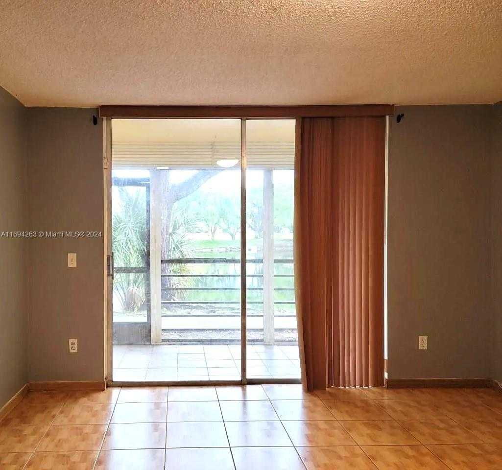 Small Image of 3253 FOXCROFT RD #G107, Miramar Number 5