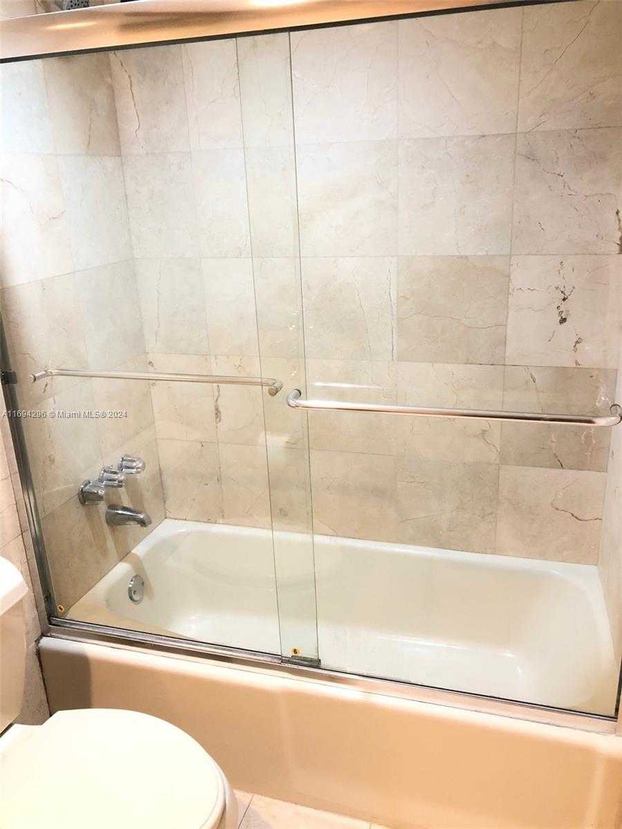 Small Image of 3901 SOUTH OCEAN DR #2J, Hollywood Number 5