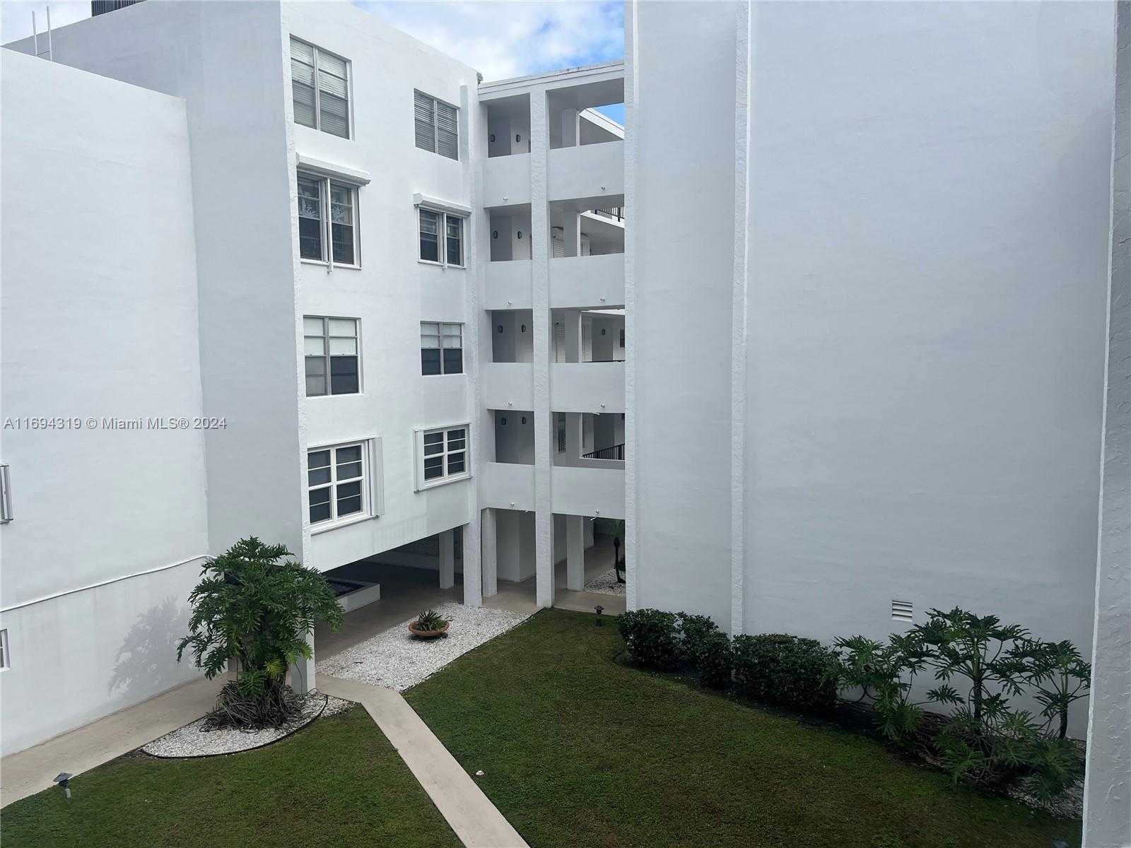Small Image of 6923 CYPRESS RD #C25, Plantation Number 3