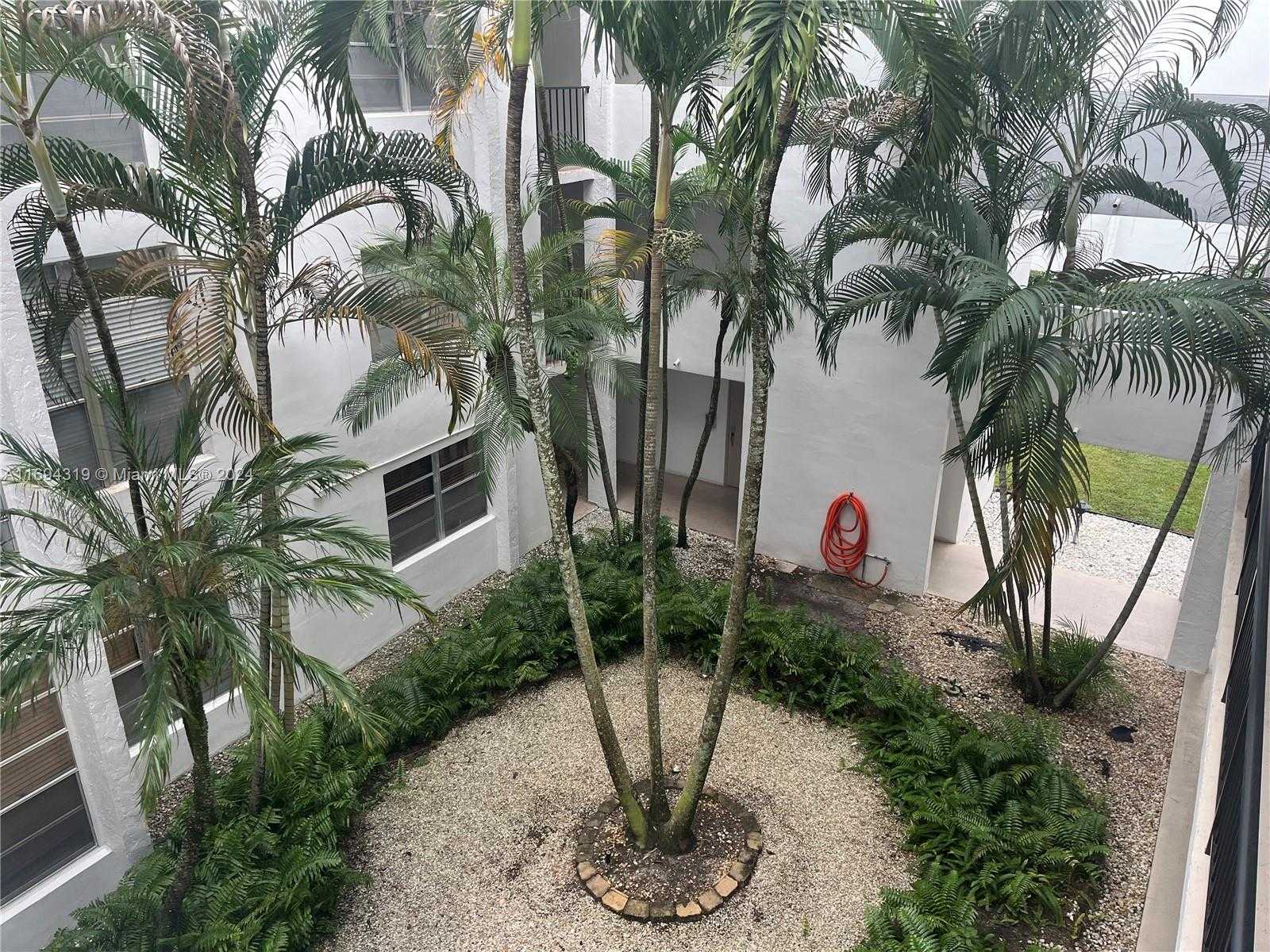 Small Image of 6923 CYPRESS RD #C25, Plantation Number 4