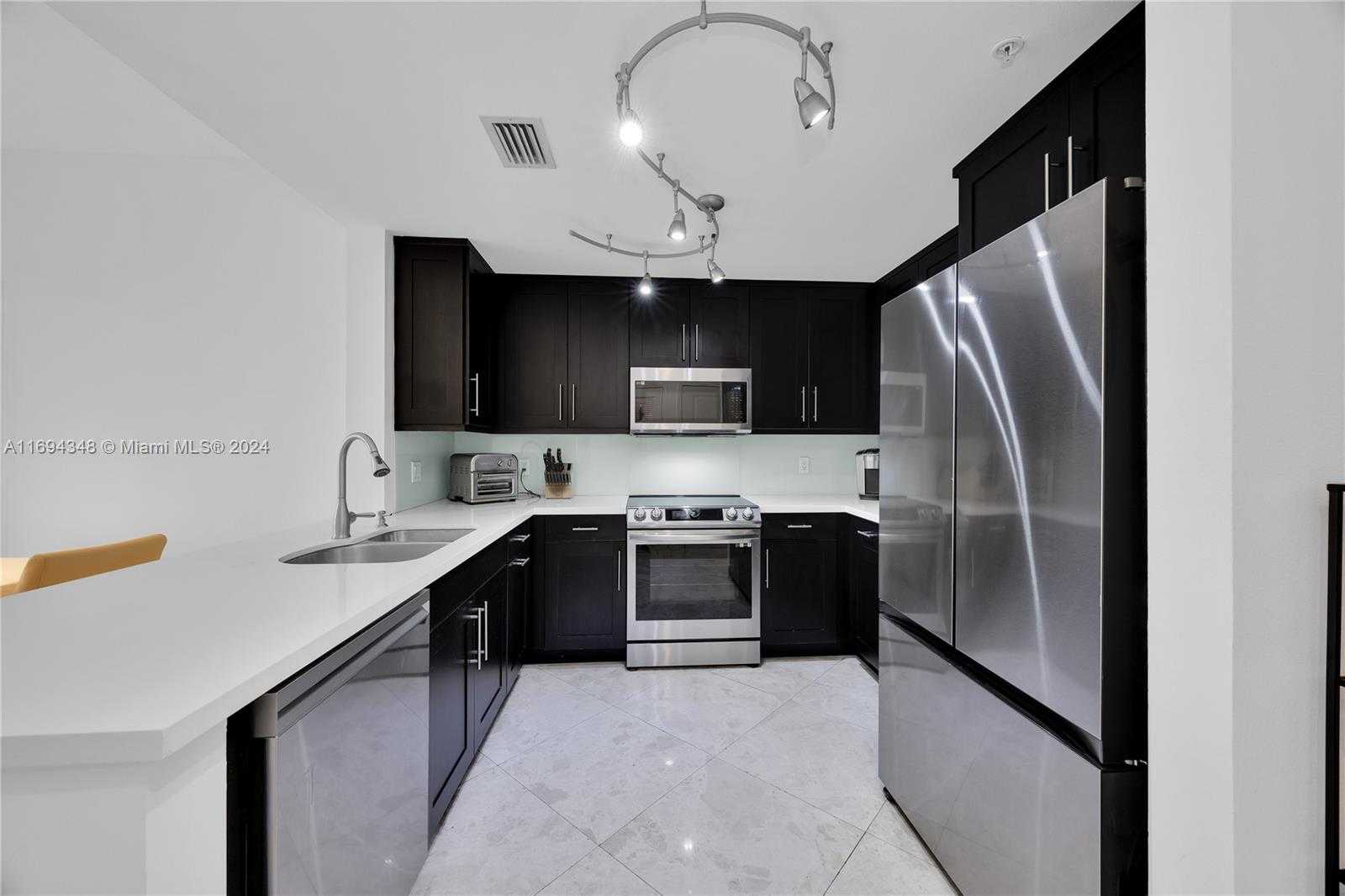 Small Image of 10 ARAGON AVE #810, Coral Gables Number 13