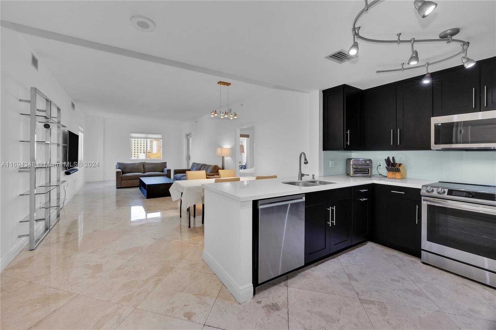 Small Image of 10 ARAGON AVE #810, Coral Gables Number 2