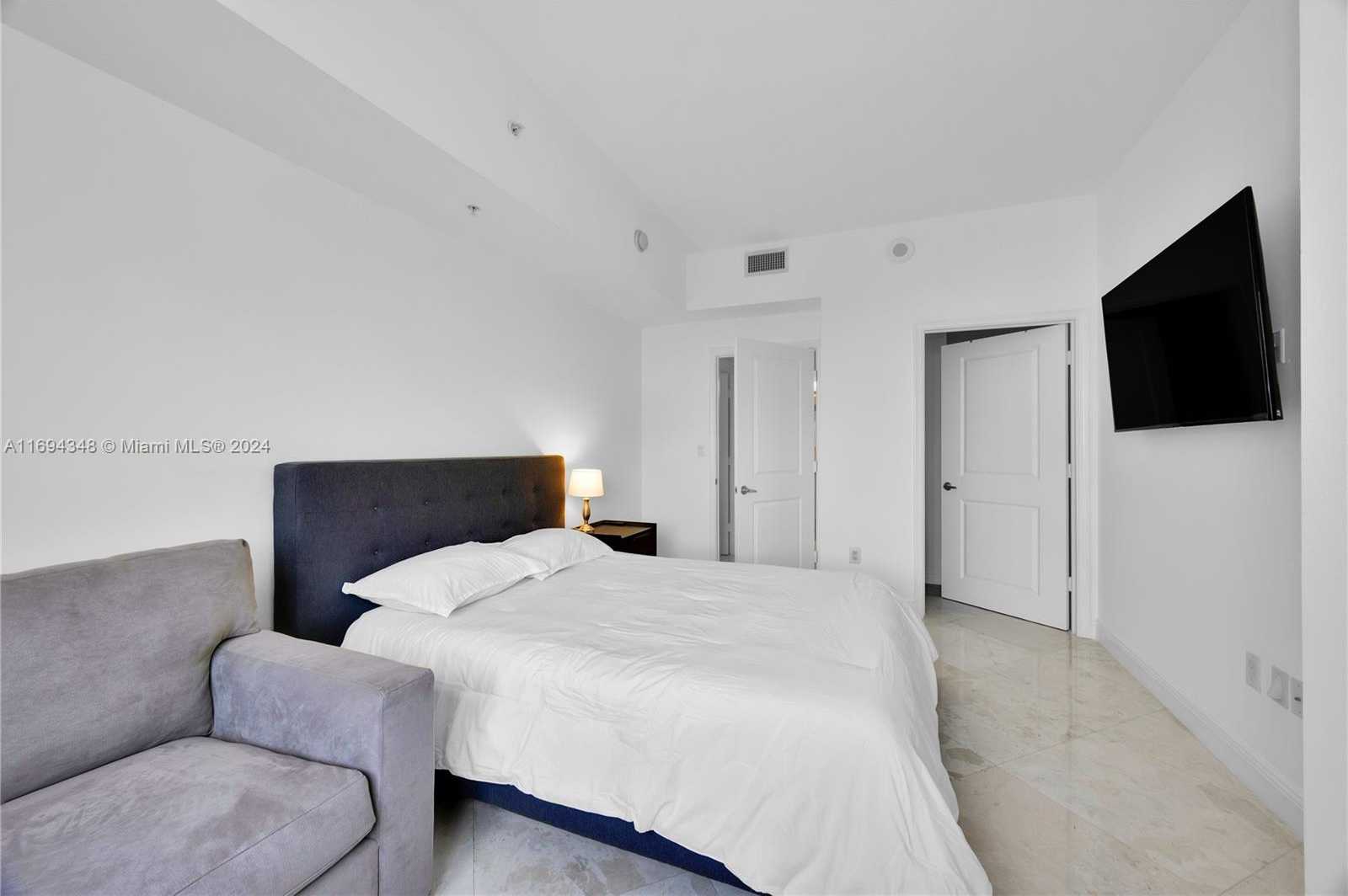 Small Image of 10 ARAGON AVE #810, Coral Gables Number 21