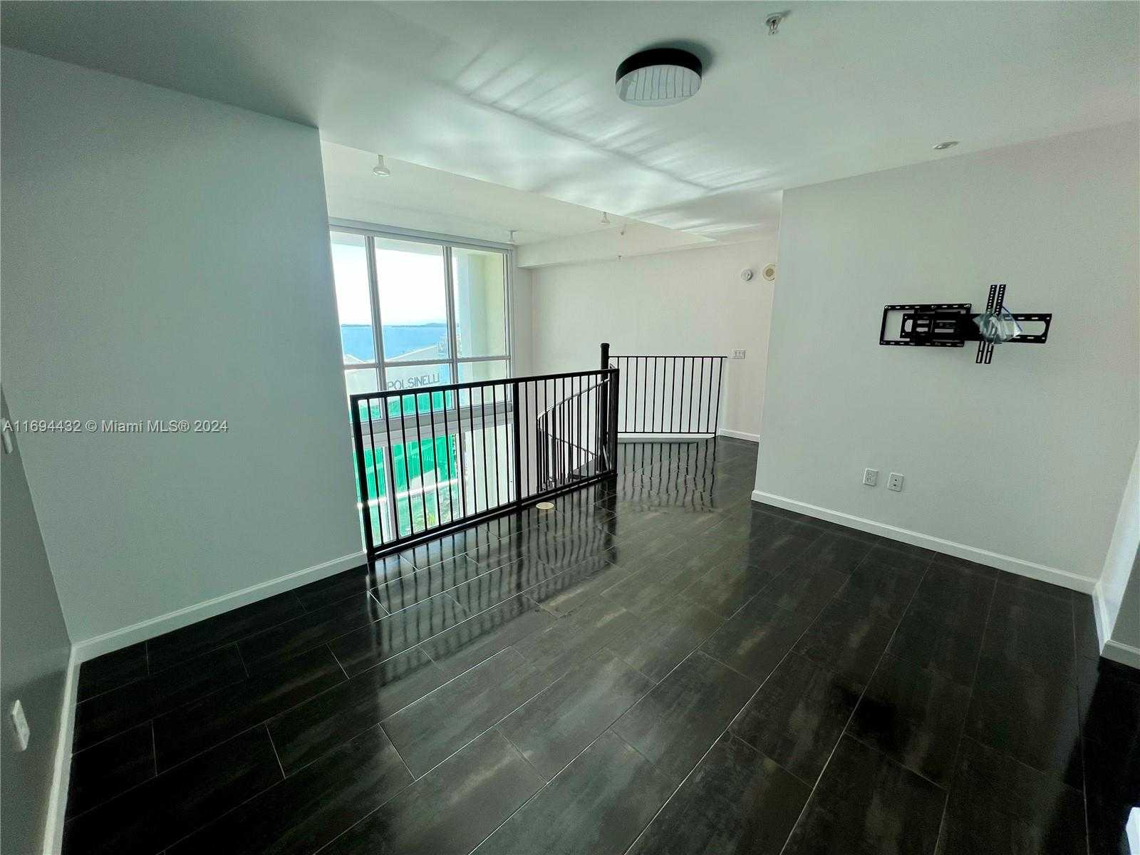 Small Image of 300 Biscayne Blvd, Miami, FL 33131, USA Number 10