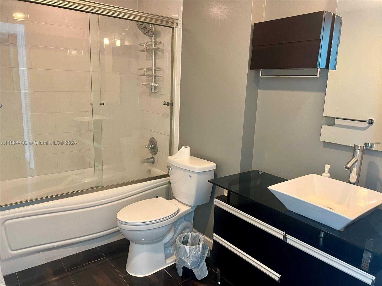 Small Image of 300 Biscayne Blvd, Miami, FL 33131, USA Number 11