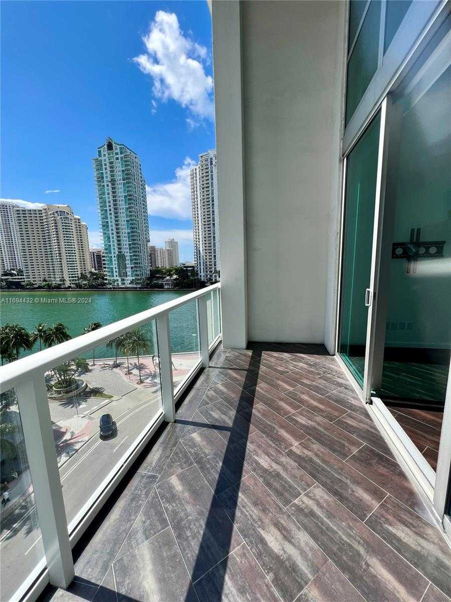 Small Image of 300 Biscayne Blvd, Miami, FL 33131, USA Number 13