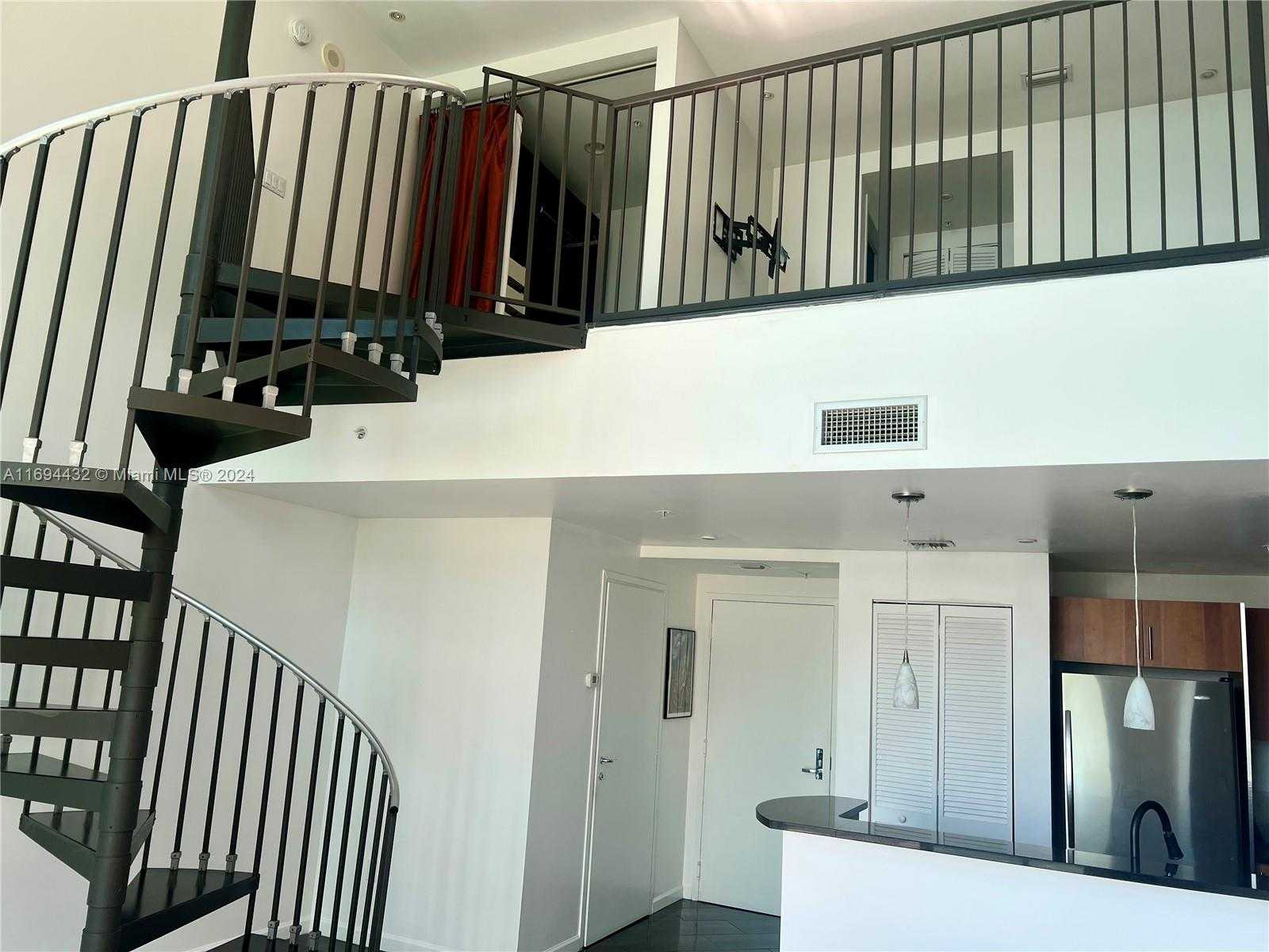 Small Image of 300 Biscayne Blvd, Miami, FL 33131, USA Number 2