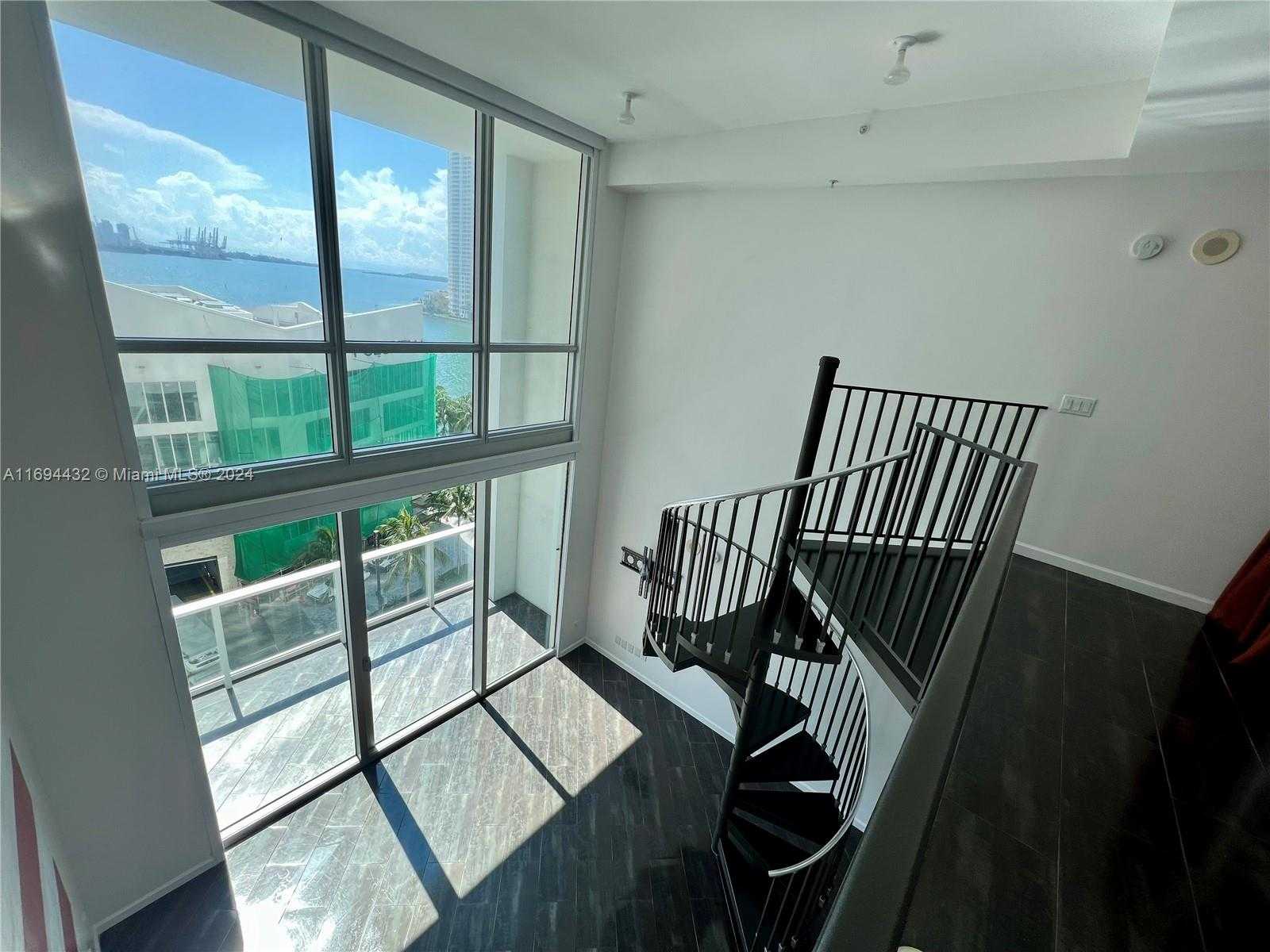 Small Image of 300 Biscayne Blvd, Miami, FL 33131, USA Number 3