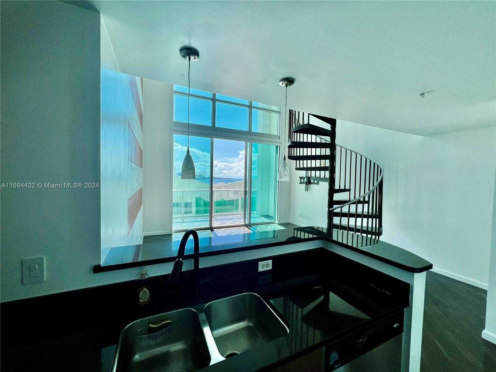 Small Image of 300 Biscayne Blvd, Miami, FL 33131, USA Number 5