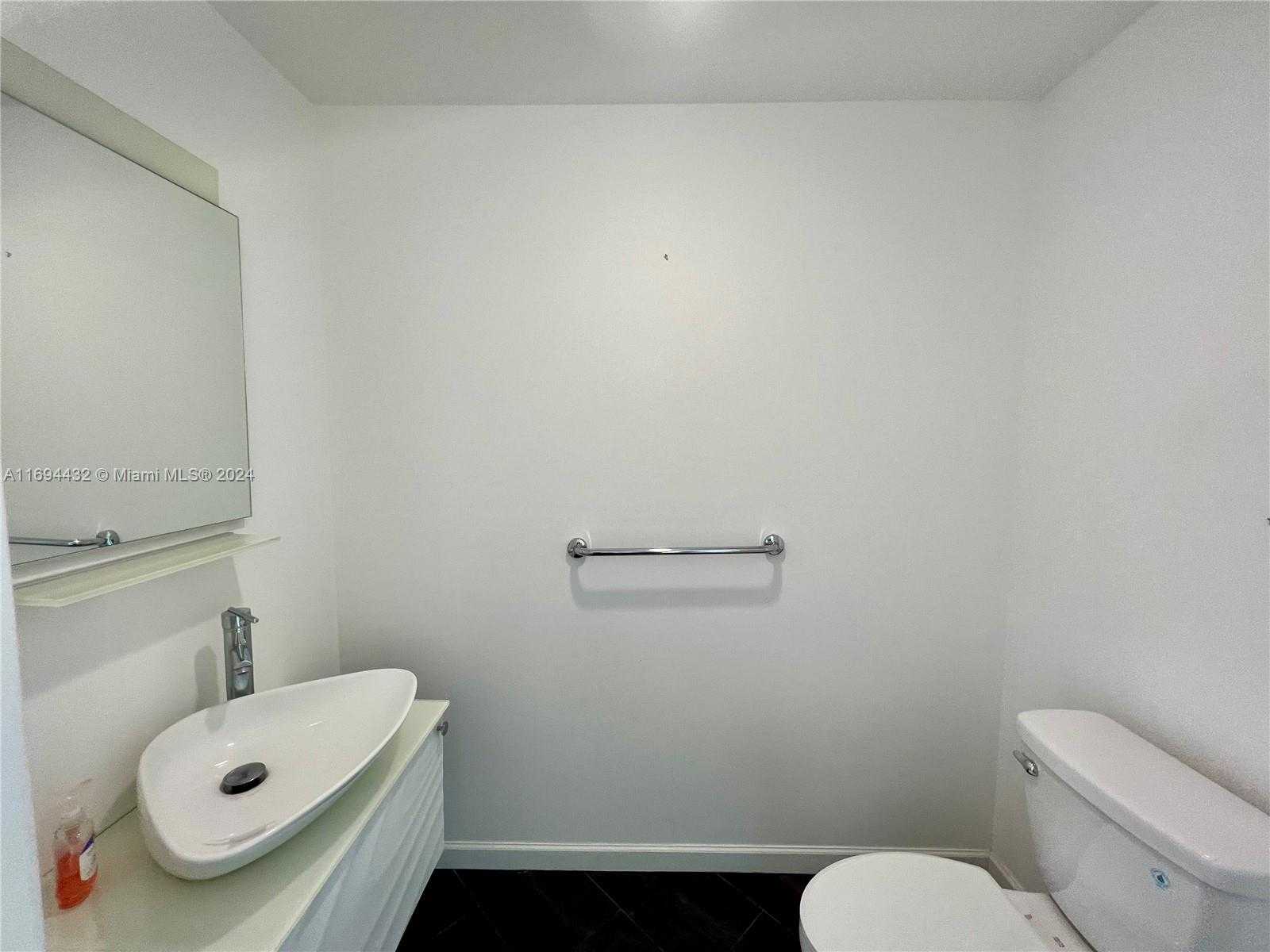 Small Image of 300 Biscayne Blvd, Miami, FL 33131, USA Number 6
