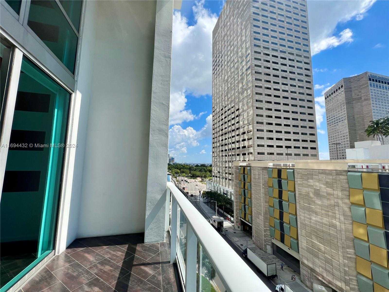 Small Image of 300 Biscayne Blvd, Miami, FL 33131, USA Number 7