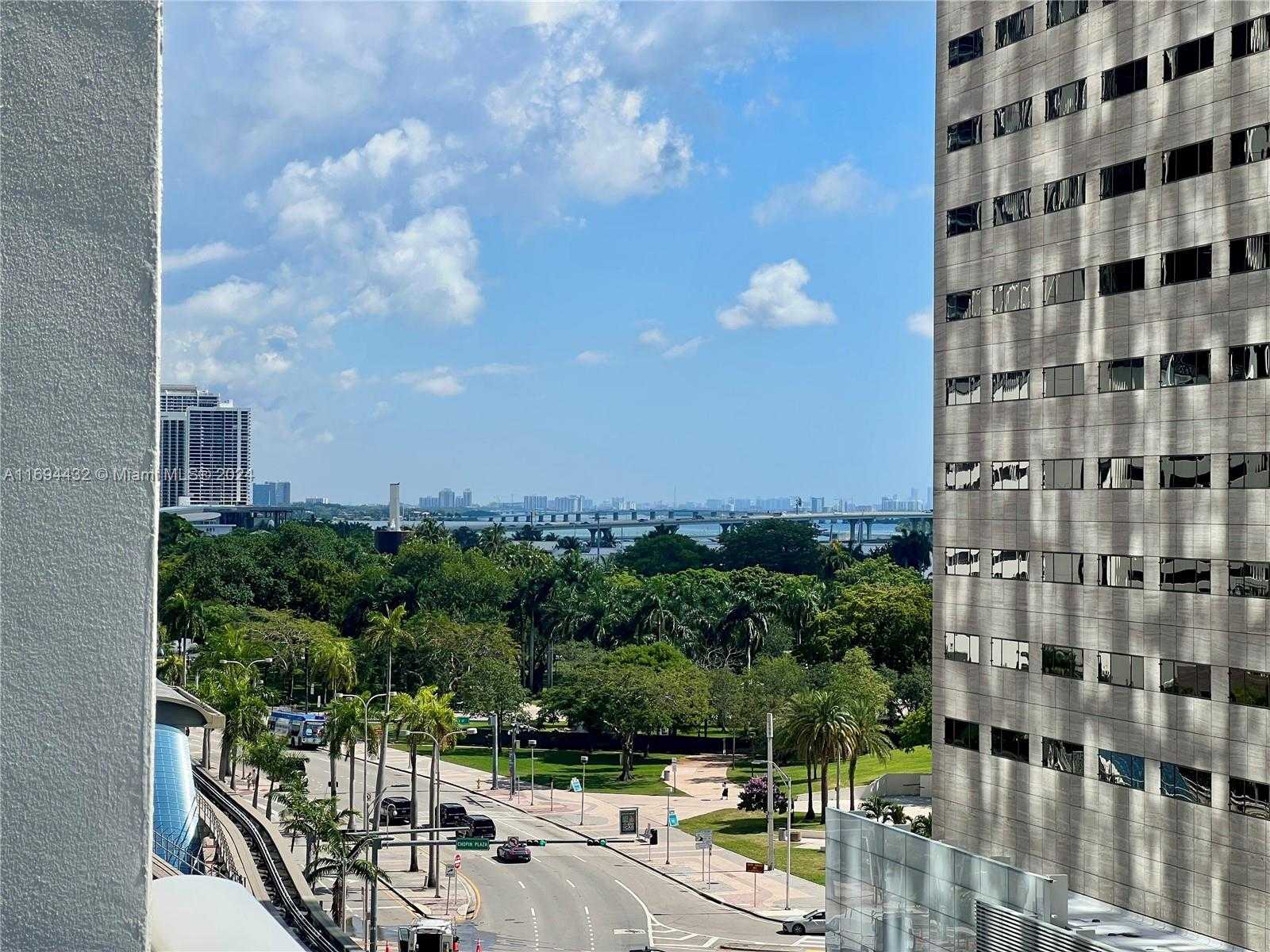 Small Image of 300 Biscayne Blvd, Miami, FL 33131, USA Number 8