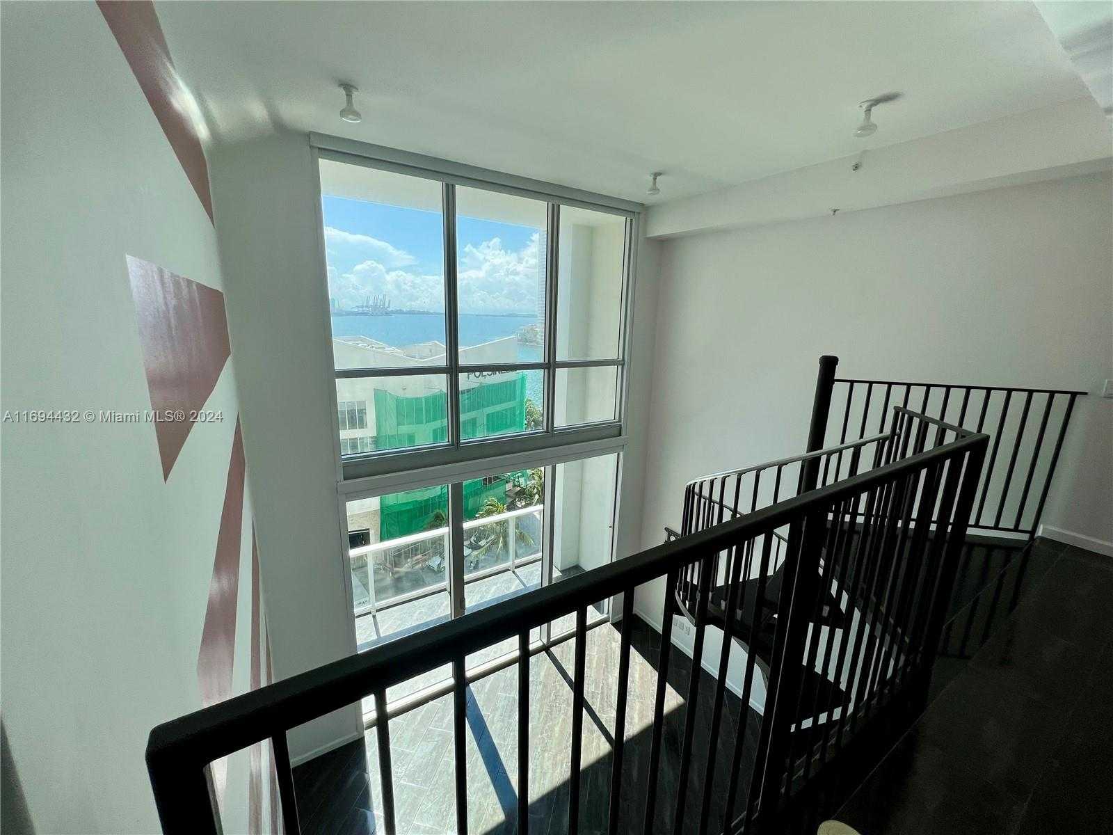 Small Image of 300 Biscayne Blvd, Miami, FL 33131, USA Number 9