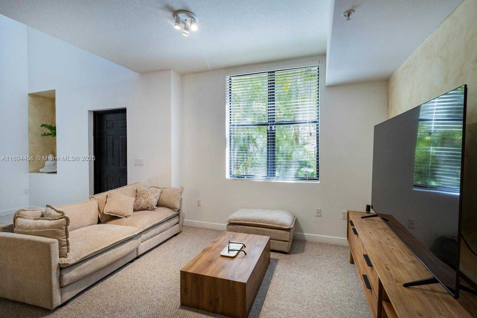 Small Image of 888 DOUGLAS RD #107, Coral Gables Number 10