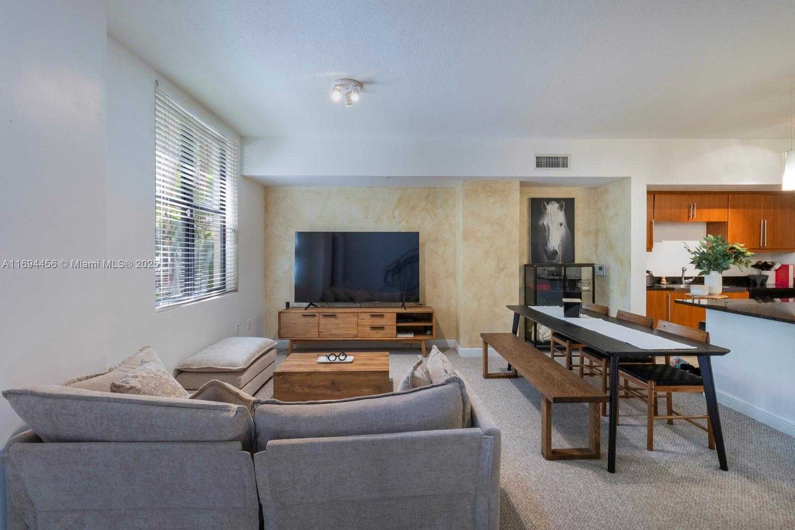 Small Image of 888 DOUGLAS RD #107, Coral Gables Number 11