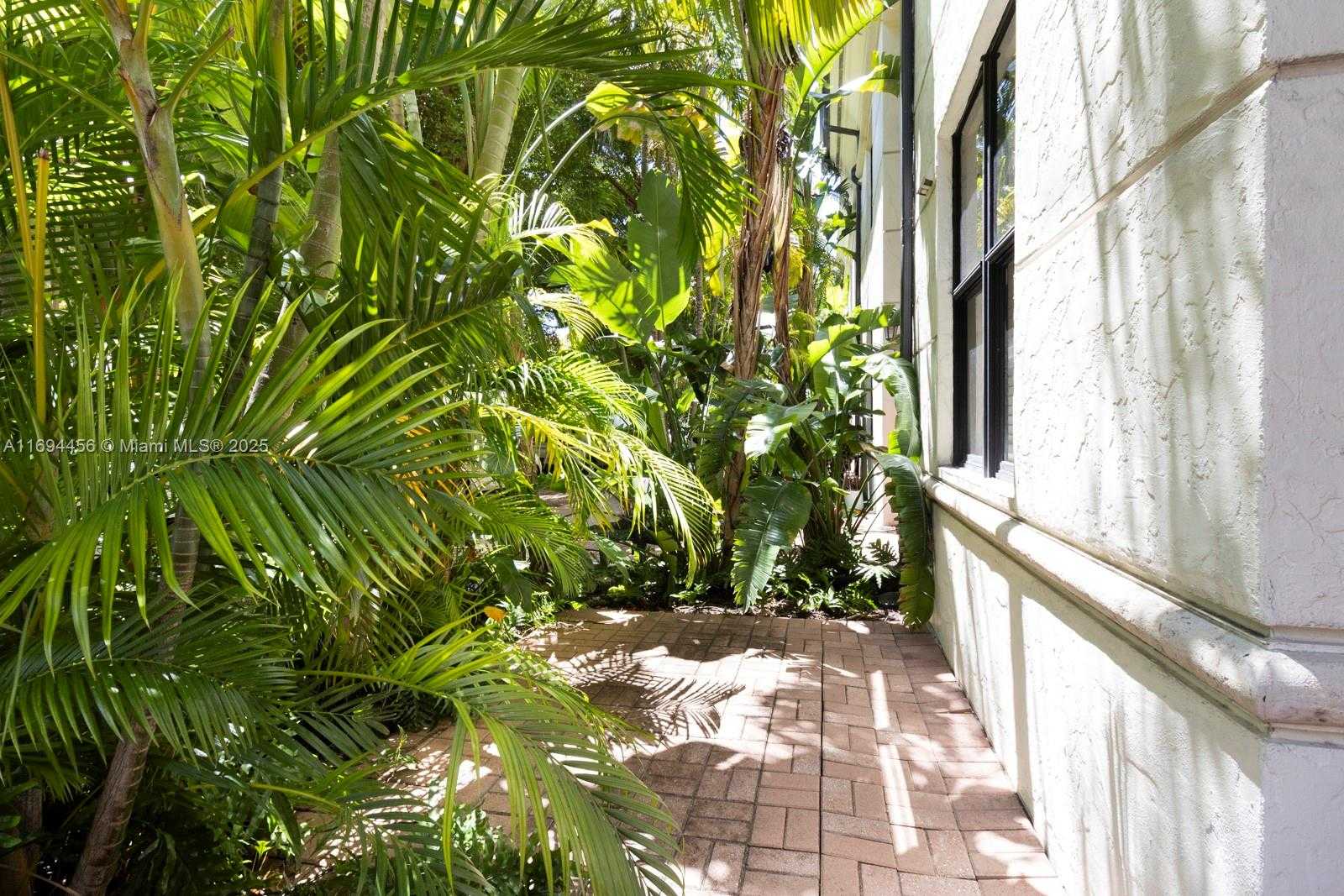 Small Image of 888 DOUGLAS RD #107, Coral Gables Number 17