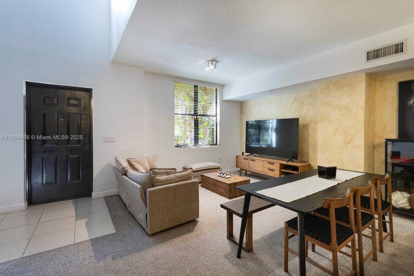 Small Image of 888 DOUGLAS RD #107, Coral Gables Number 4