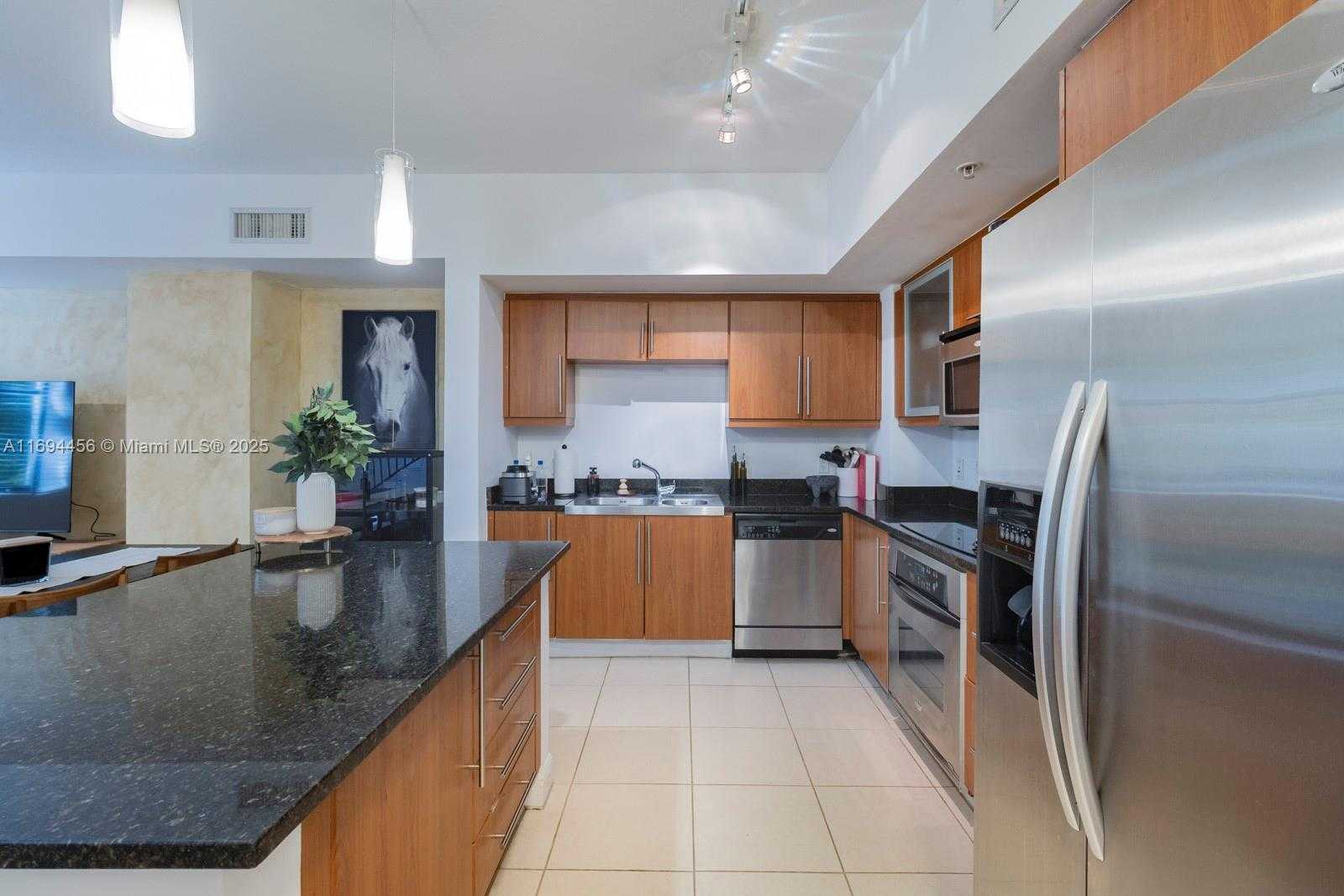 Small Image of 888 DOUGLAS RD #107, Coral Gables Number 8
