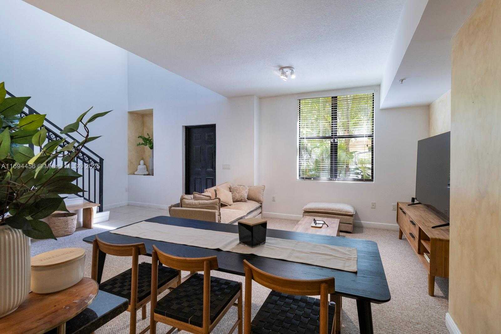 Small Image of 888 DOUGLAS RD #107, Coral Gables Number 9