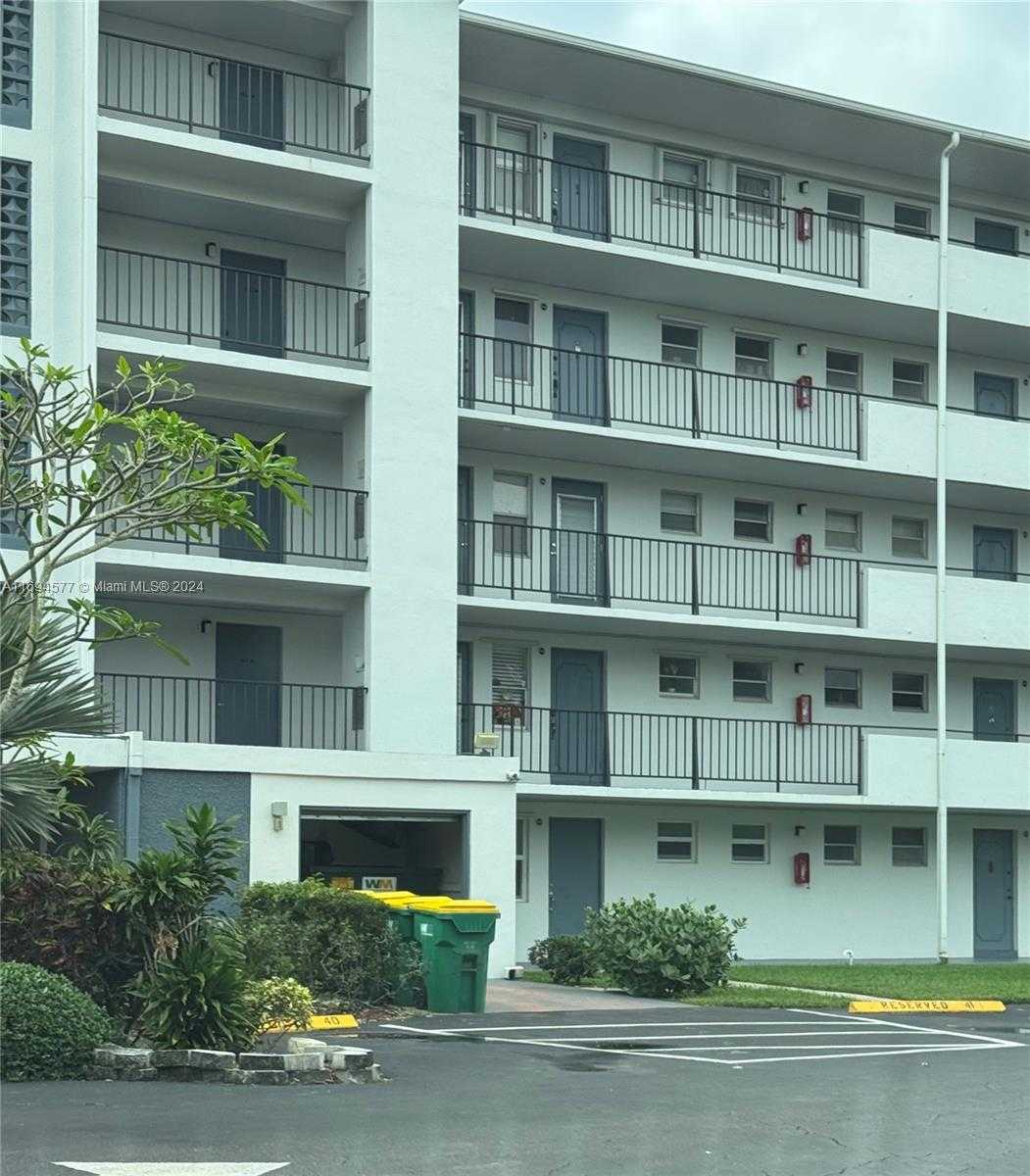 Small Image of 950 HILLCREST DR #302, Hollywood Number 10