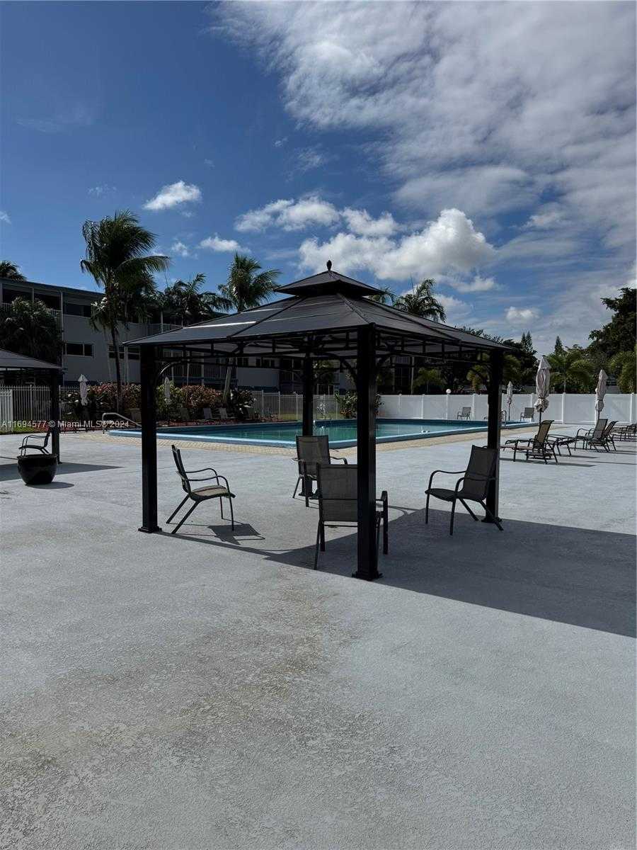 Small Image of 950 HILLCREST DR #302, Hollywood Number 17