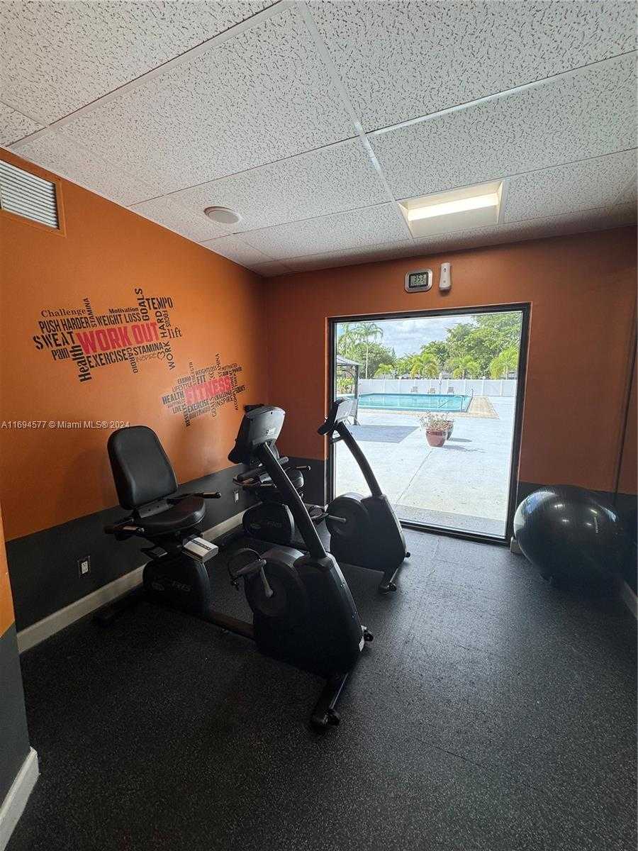 Small Image of 950 HILLCREST DR #302, Hollywood Number 18