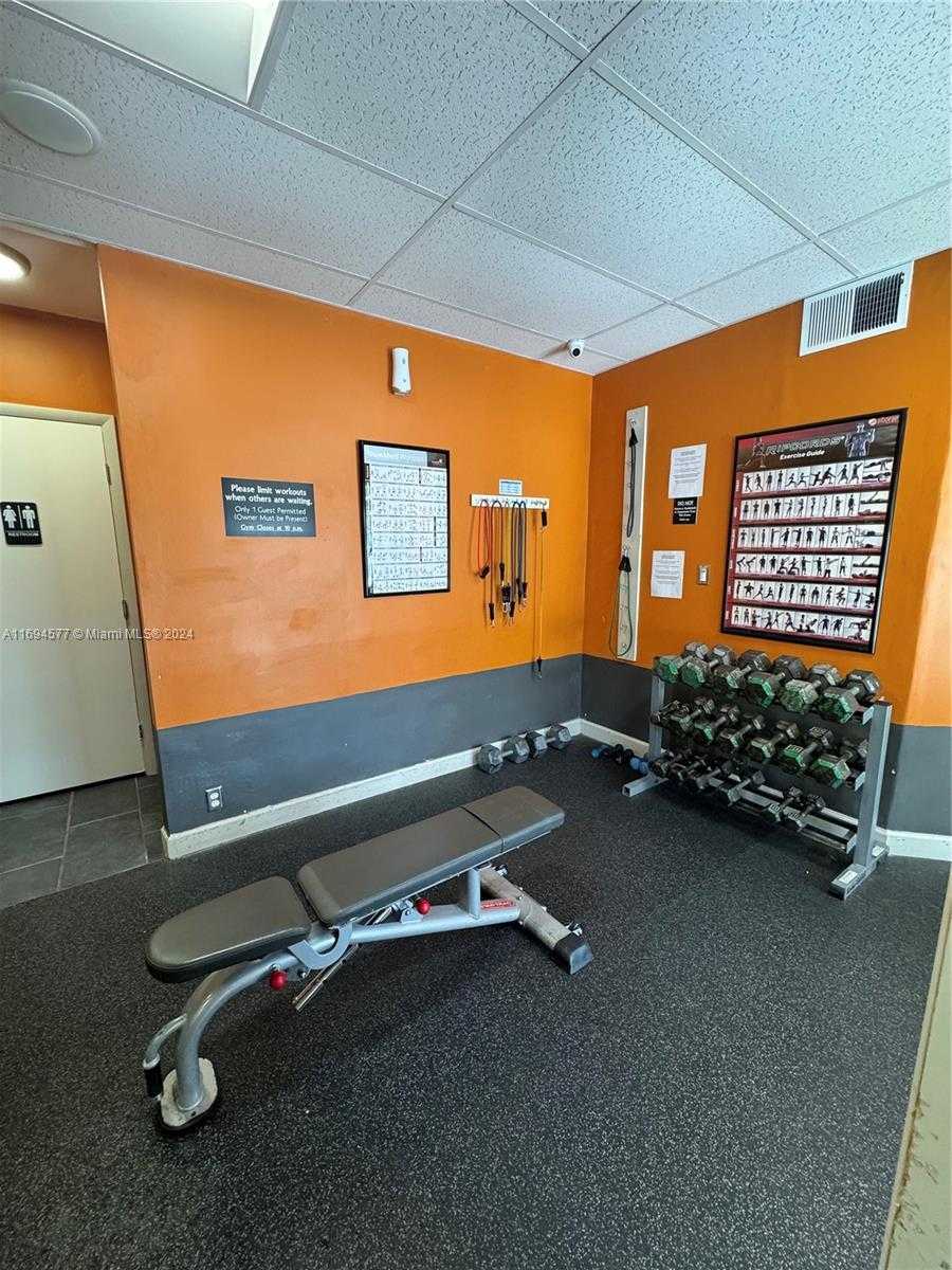 Small Image of 950 HILLCREST DR #302, Hollywood Number 19