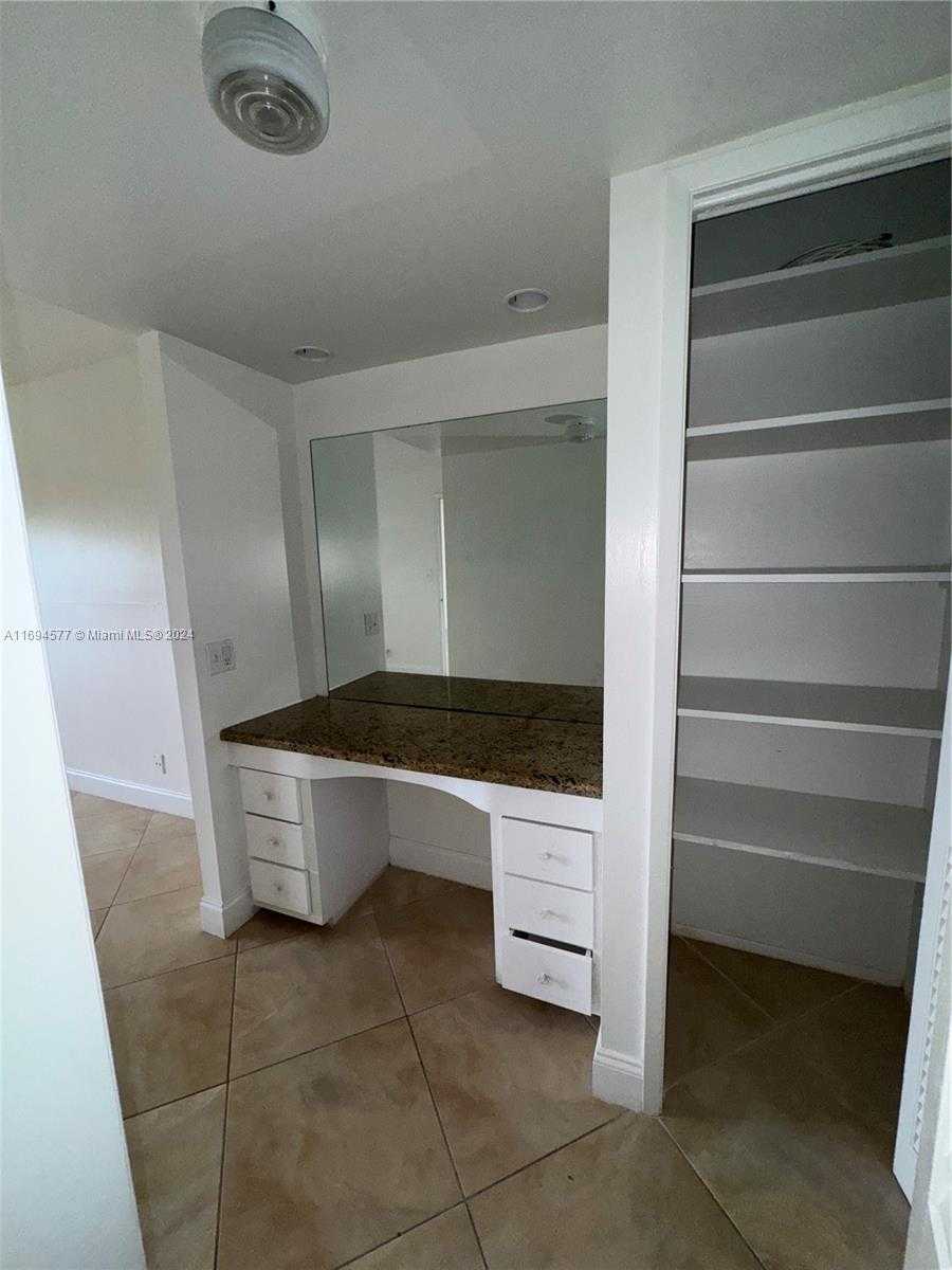 Small Image of 950 HILLCREST DR #302, Hollywood Number 5