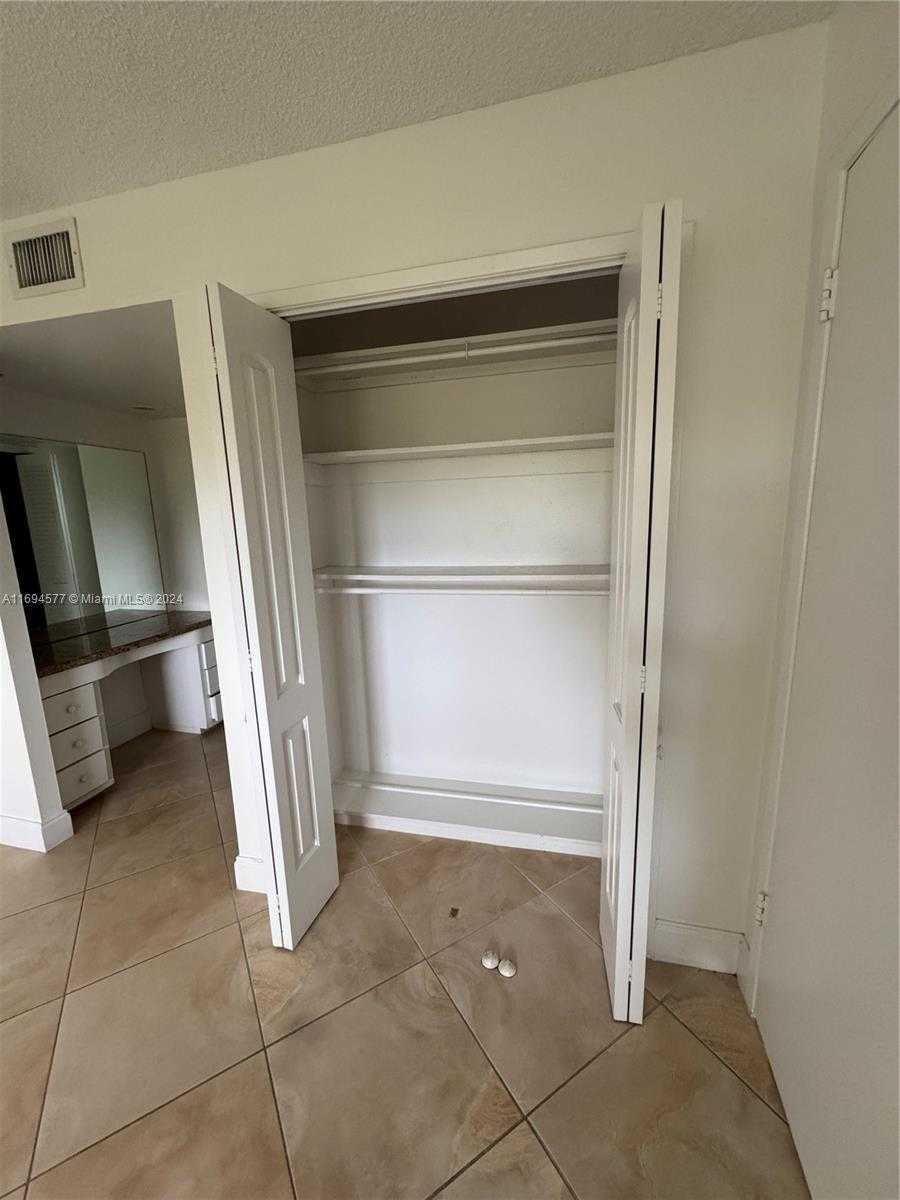 Small Image of 950 HILLCREST DR #302, Hollywood Number 6