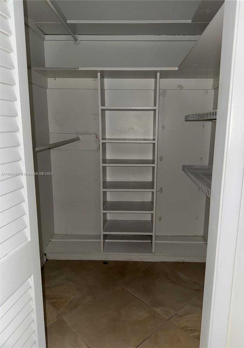 Small Image of 950 HILLCREST DR #302, Hollywood Number 7