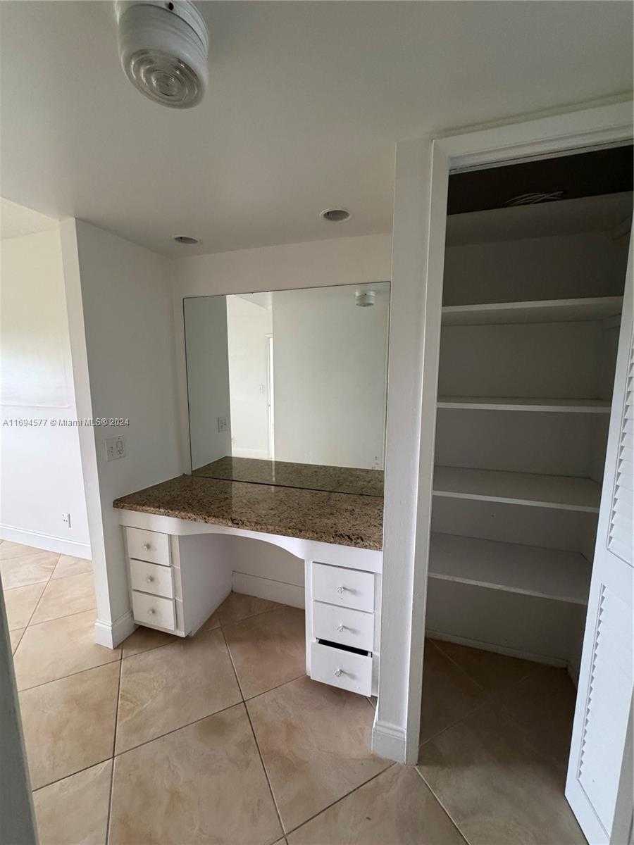Small Image of 950 HILLCREST DR #302, Hollywood Number 8