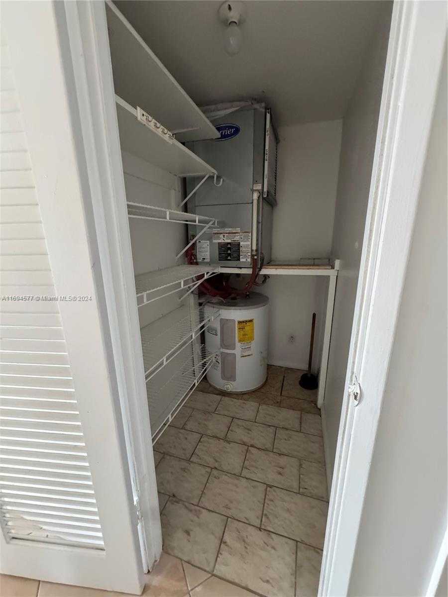 Small Image of 950 HILLCREST DR #302, Hollywood Number 9