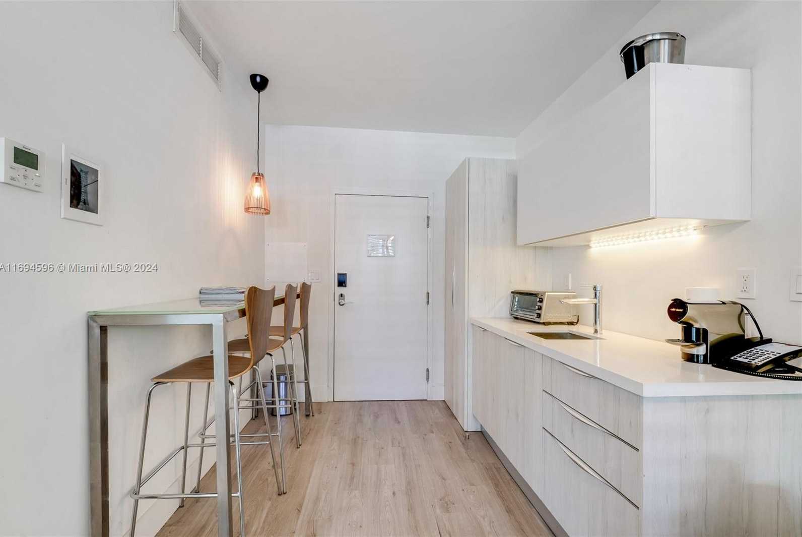 Small Image of 6080 COLLINS AVE #102, Miami Beach Number 10