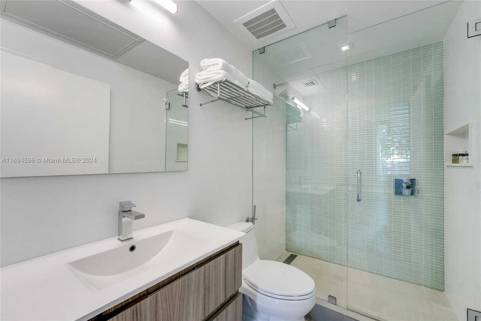 Small Image of 6080 COLLINS AVE #102, Miami Beach Number 4