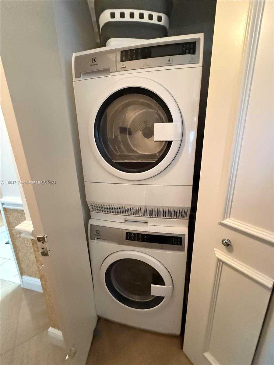 Small Image of 20000 EAST COUNTRY CLUB DR #803, Aventura Number 20