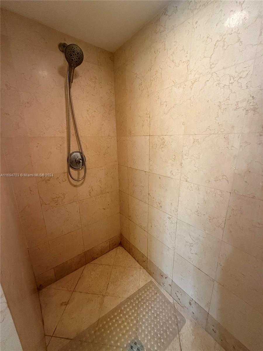 Small Image of 20000 EAST COUNTRY CLUB DR #803, Aventura Number 4