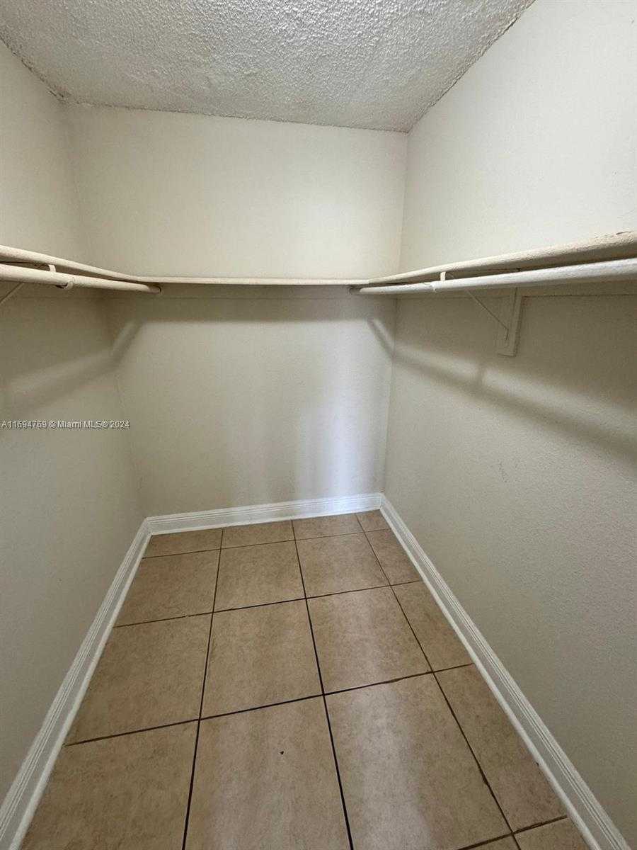 Small Image of 5201 GENEVA WAY #301, Doral Number 10