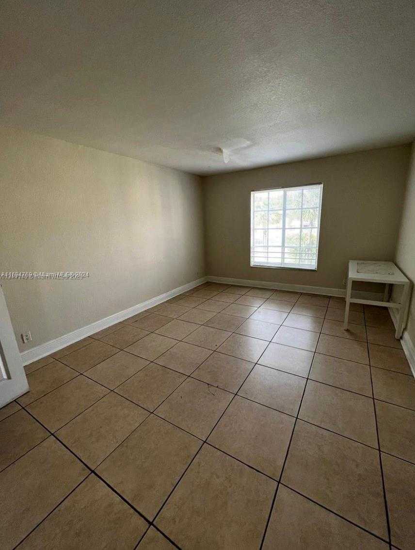 Small Image of 5201 GENEVA WAY #301, Doral Number 8
