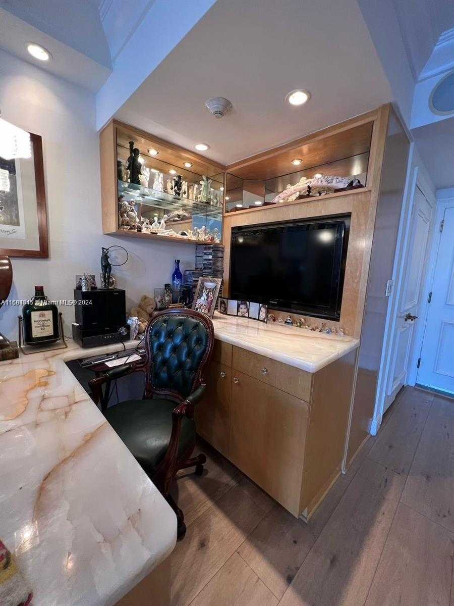Small Image of 3000 ISLAND BLVD #1201, Aventura Number 8