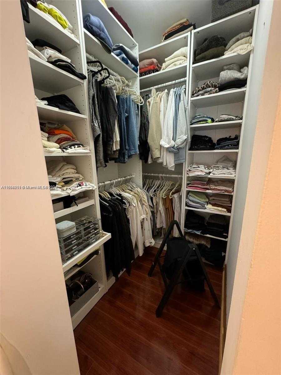 Small Image of 21205 YACHT CLUB DR #401, Aventura Number 16