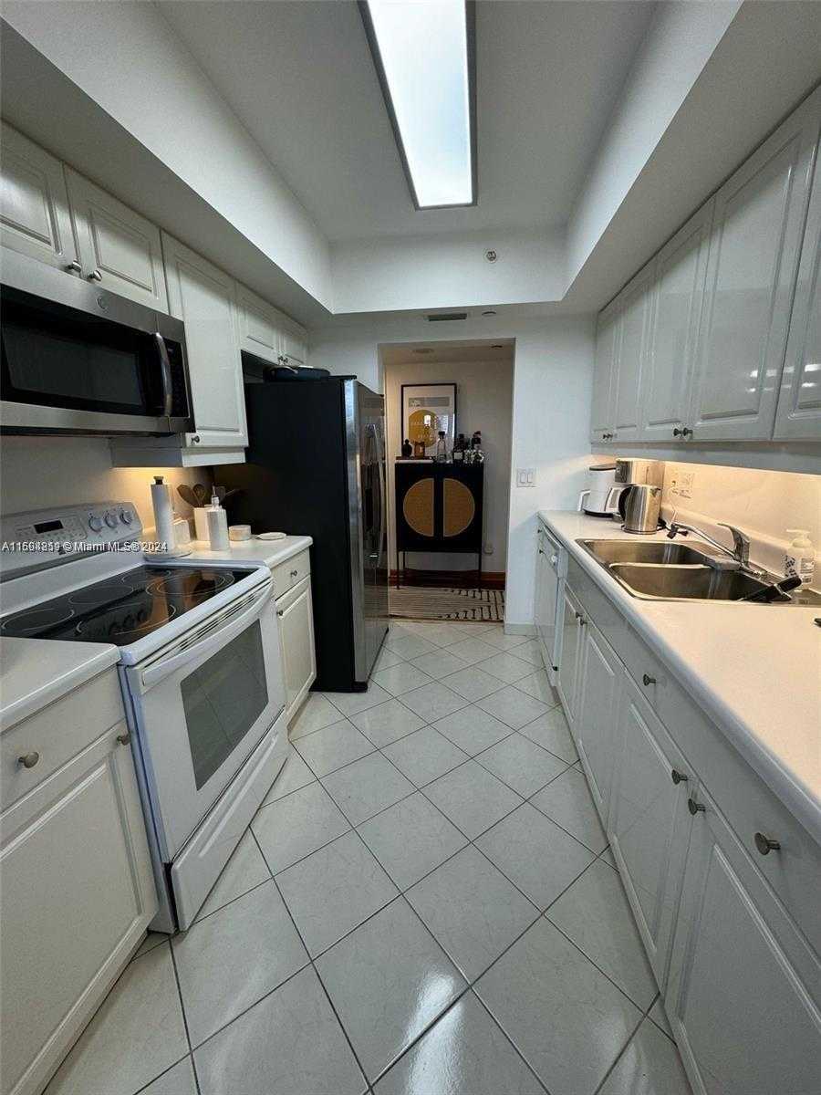 Small Image of 21205 YACHT CLUB DR #401, Aventura Number 6