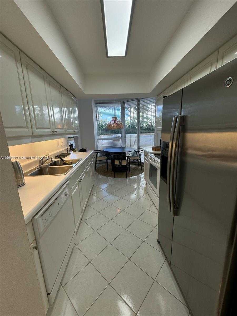 Small Image of 21205 YACHT CLUB DR #401, Aventura Number 7