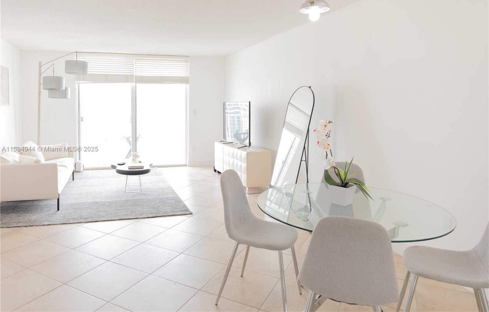 Small Image of 1420 BRICKELL BAY DR #1506D, Miami Number 10