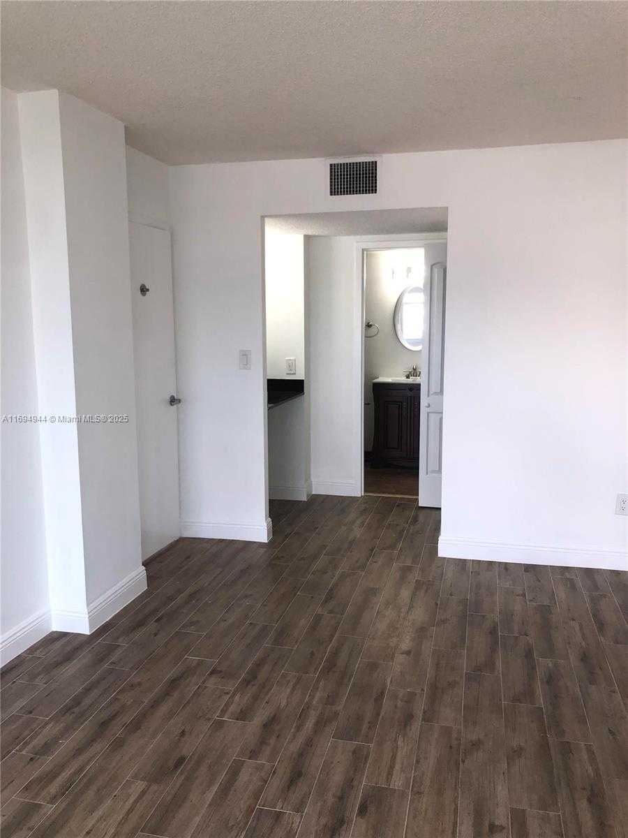 Small Image of 1420 BRICKELL BAY DR #1506D, Miami Number 13